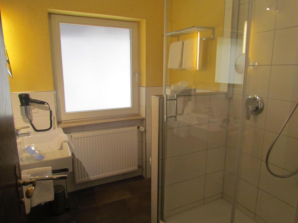 Gasthaus Zum Kreuz Hotel Friburgo em Brisgóvia Quarto foto