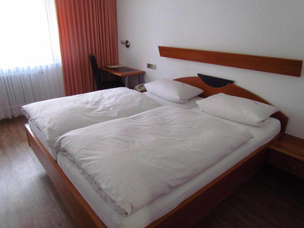 Gasthaus Zum Kreuz Hotel Friburgo em Brisgóvia Quarto foto