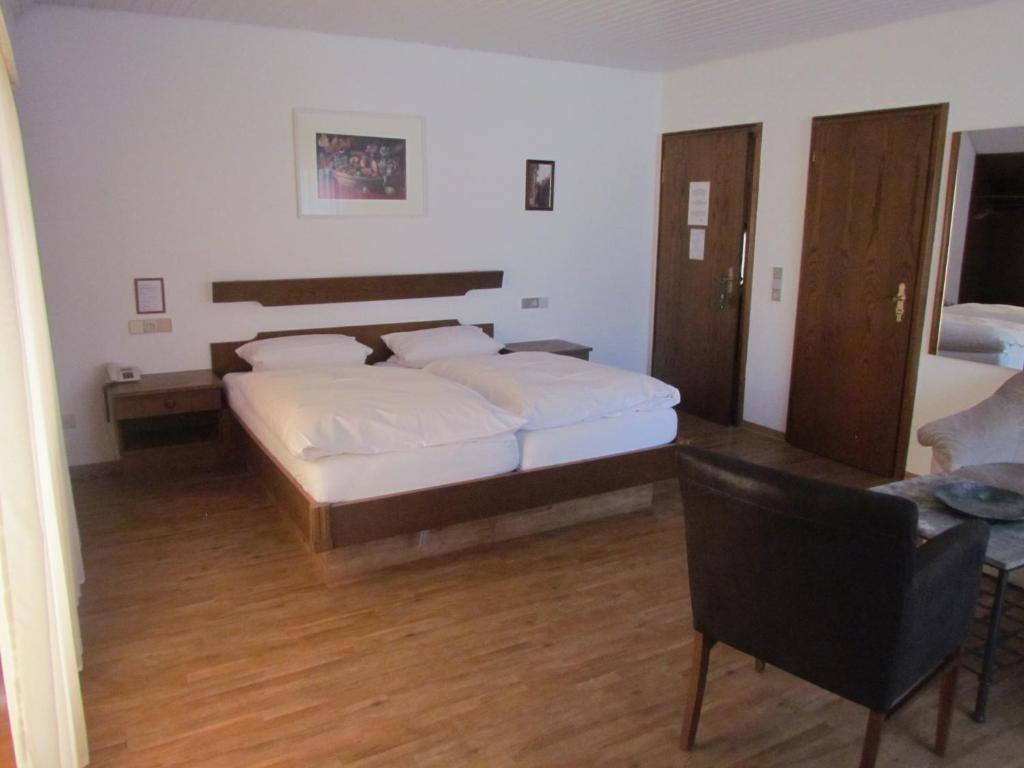 Gasthaus Zum Kreuz Hotel Friburgo em Brisgóvia Quarto foto