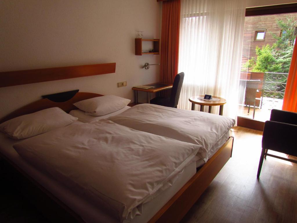 Gasthaus Zum Kreuz Hotel Friburgo em Brisgóvia Quarto foto
