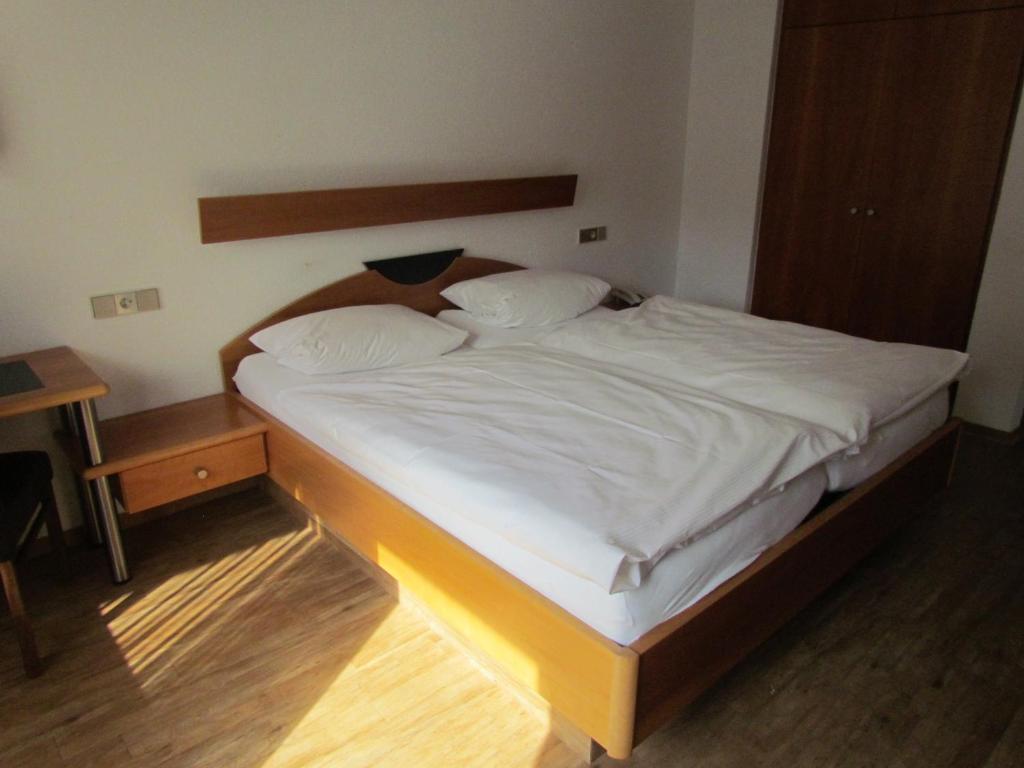 Gasthaus Zum Kreuz Hotel Friburgo em Brisgóvia Quarto foto